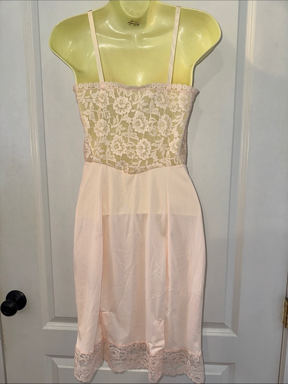 Vintage 60s Formfit Rogers light pink full slip with lace bodice & hem‎ - Picture 5 of 9